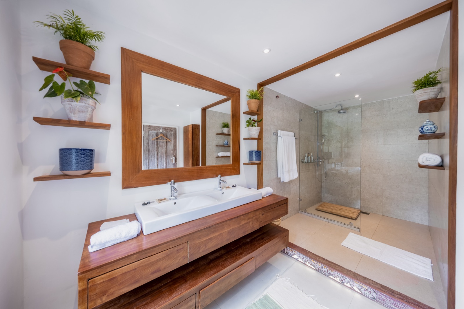 The en-suite bathroom in the Nandi room